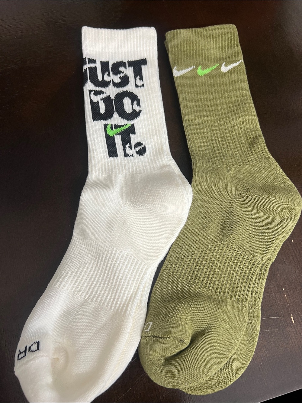 Nike Womens White and Olive 'Just Do It' Crew Socks - 2-Pack